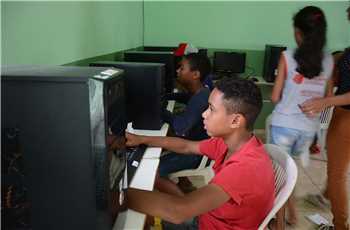 Escola de Sto. Antônio do Porto recebe novos computadores